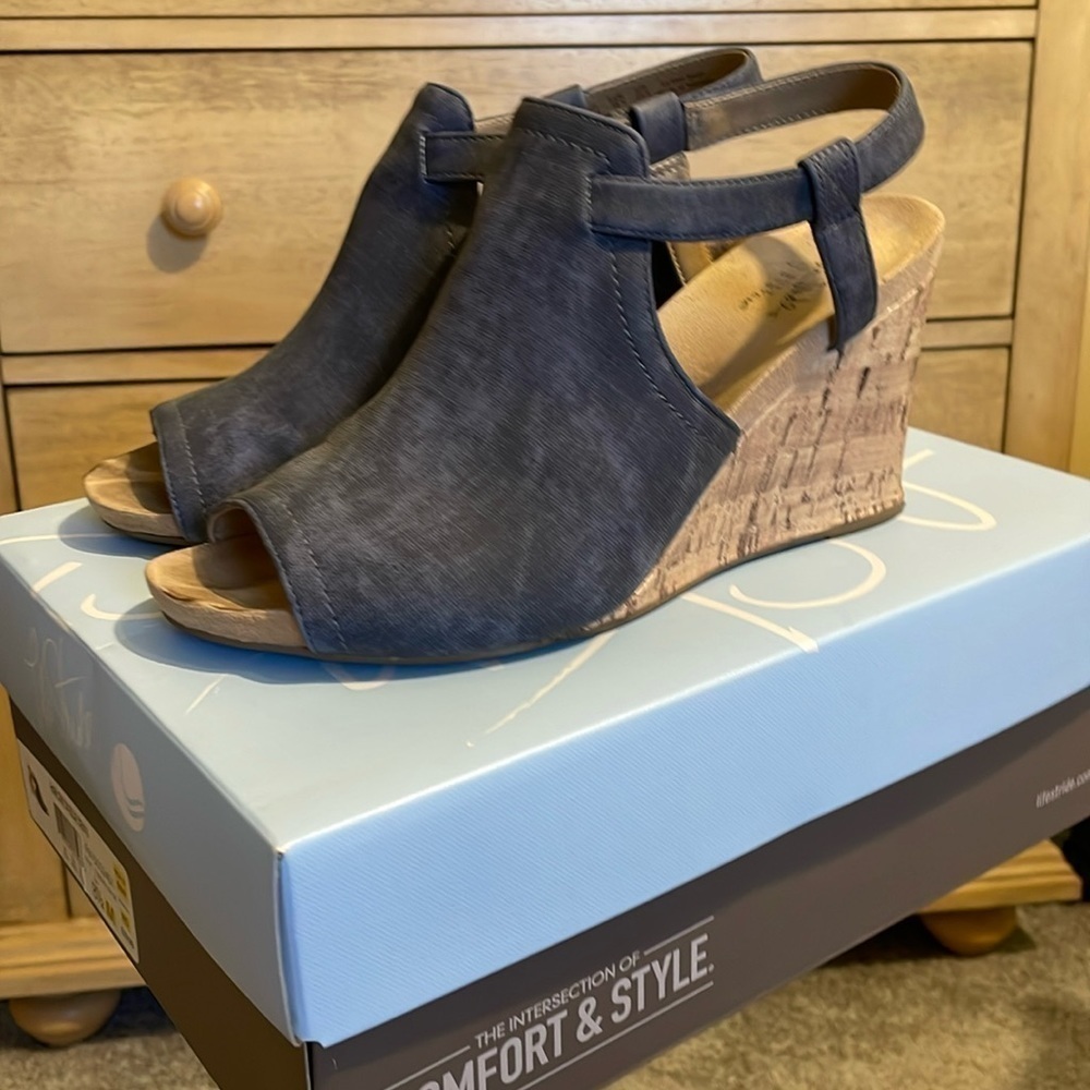 Life Stride Harlow Wedge Strap On Sandal Sz 8.5M Blue Denim